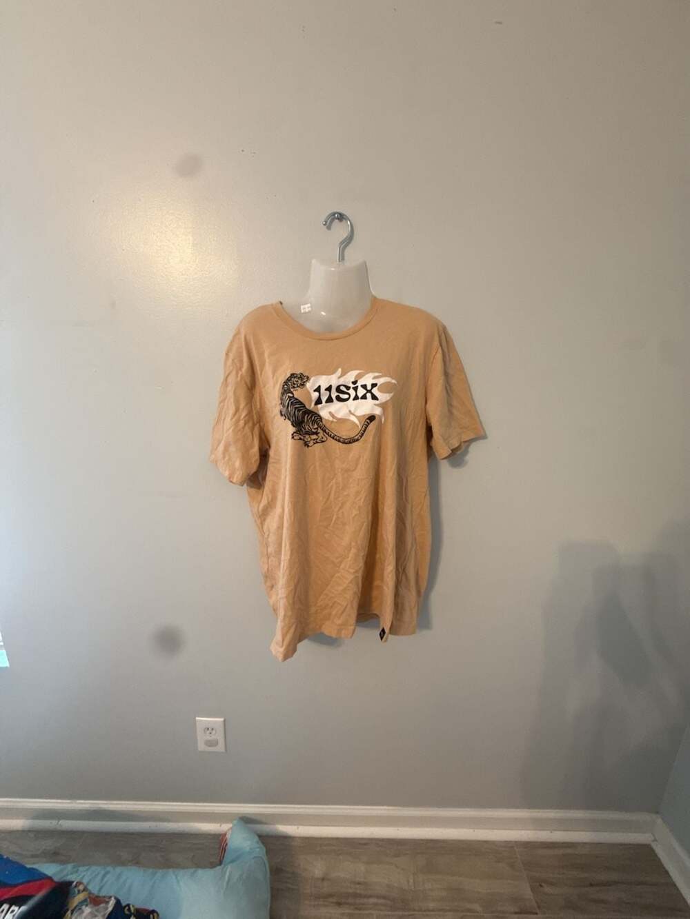 Reach Records 116 T-Shirt Size XL Tan Tiger Graphic